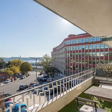 Feels Like Restelo Bright With Balcony Apartamento Lisboa