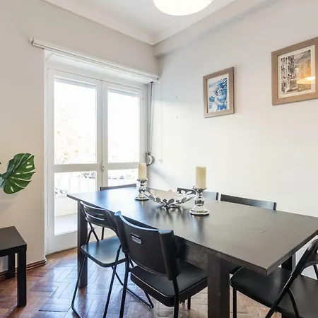 Feels Like Restelo Bright With Balcony Apartamento